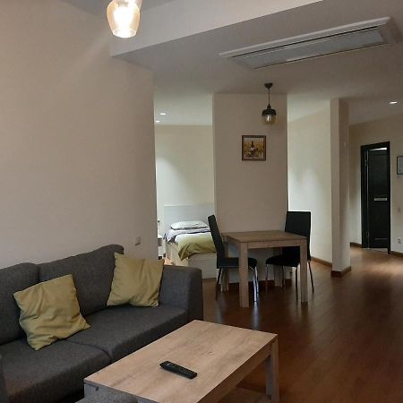 Pride Properties Welcomes You At 17 Buzant St 11-166 Yerevan Armenia Exterior photo